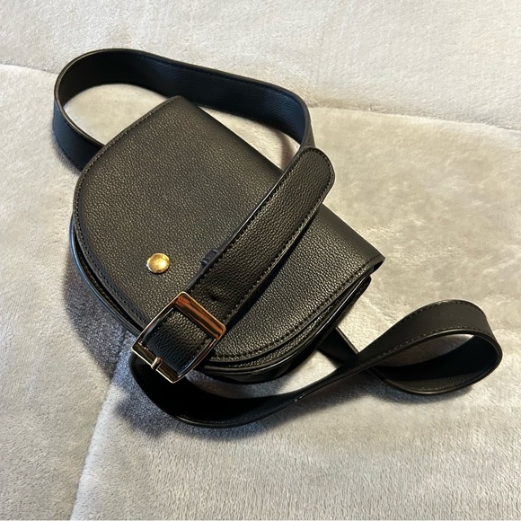 BE COOL Black Crossbody Bag with Gold Clasp - Picture 1 of 5